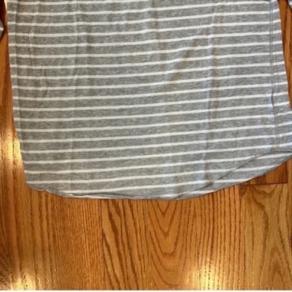 Like New GAP Feather Long Sleeve Striped Tee- Gray and White, Size Large - Picture 3 of 8